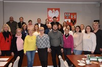 Przedstawiciele organizacjo pozarządowych oraz pracownicy Starostwa w trakcie szkolenia z księgowości.