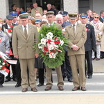 Składanie kwiatów przez delegacje pod pomnikiem upamiętniającym uchwalenie Konstytucji 3 Maja