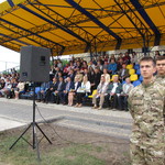 Uroczystości z okazji Dnia Flagi na stadionie we wsi Gołoba w Rejonie Kowelskim na Ukrainie