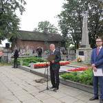 Wystąpienia okolicznościowe na cmentarzu parafialnym - przemówienie Starosty Płońskiego Andrzeja Stolpy