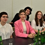 Radni Młodzieżowej Rady Powiatu Płońskiego wraz z opiekunami w trakcie wizyty w Sejmie i Senacie. 