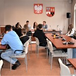 Radni Młodzieżowej Rady Powiatu Płońskiego podczas III Sesji. 