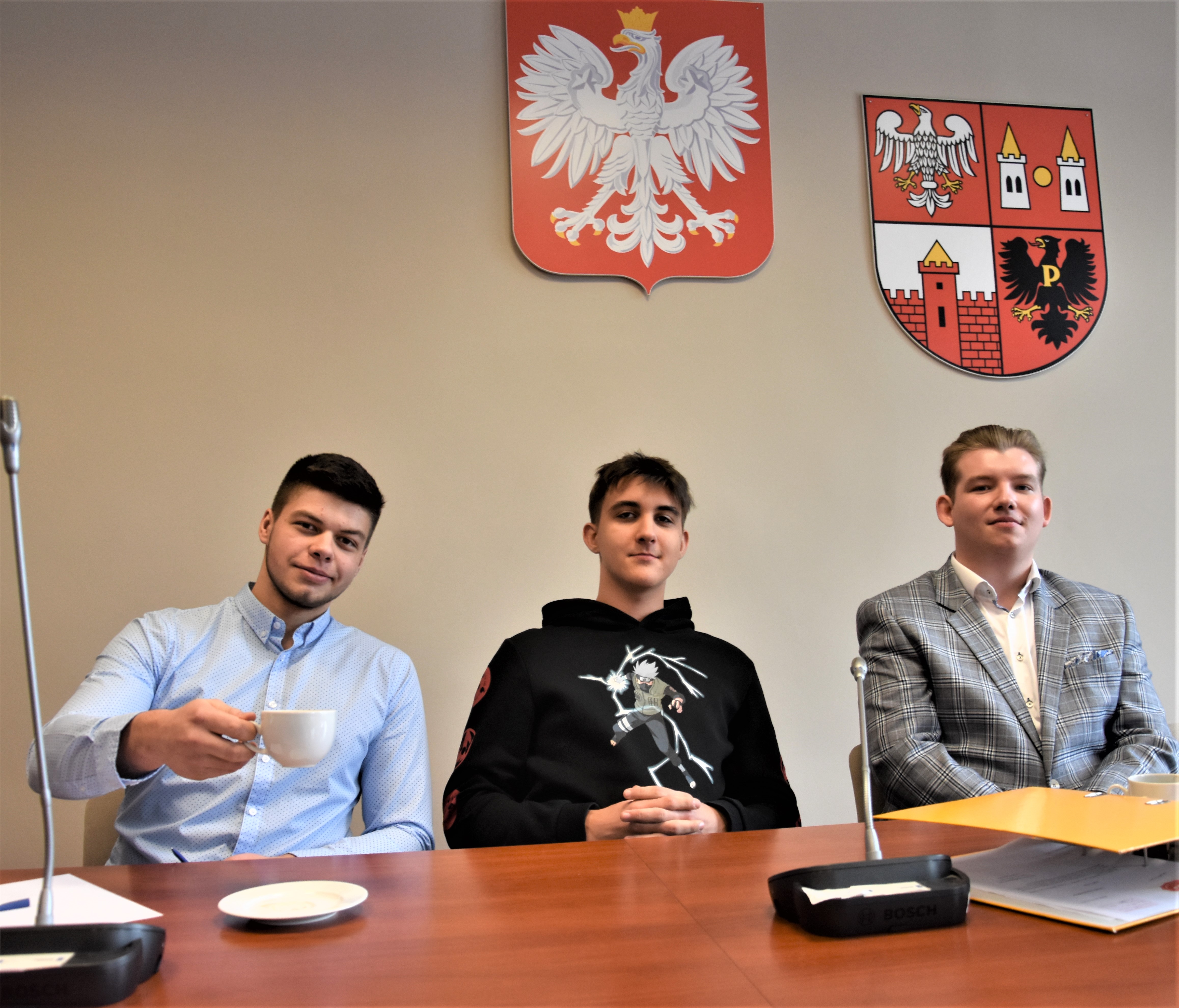 Radni Młodzieżowej Rady Powiatu Płońskiego podczas III Sesji.