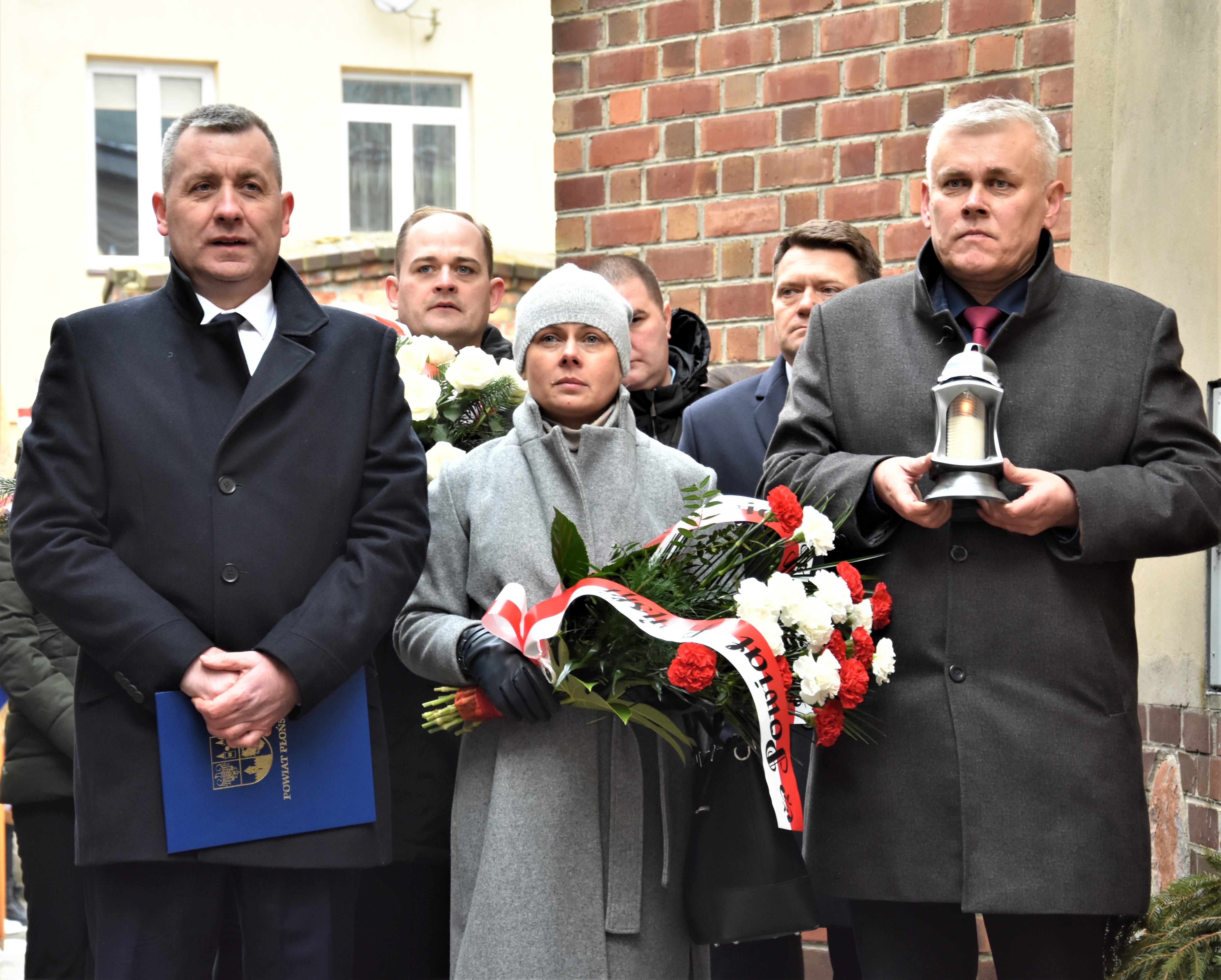 Przedstawiciele Powiatu Płońskiego podczas obchodów Narodowego Dnia Żołnierzy Wyklętych.