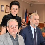 Pani Skarnik wraz z Naczelnikiem Geodezji oraz Naczelnikiem Oświaty. 