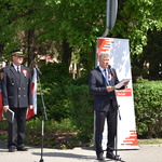 Wystąpienie Starosty Płońskiego Andrzeja Stolpy pod Pomnikiem Konstytucji 3 Maja