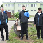 Grupa z Gminy Płońsk na terenie szkoły w Lisewie zbiera siły do dalszej jazdy