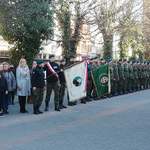Poczty sztandarowe stoją podczas uroczystych obchodów Narodowego Dnia Pamięci Żołnierzy Wyklętych